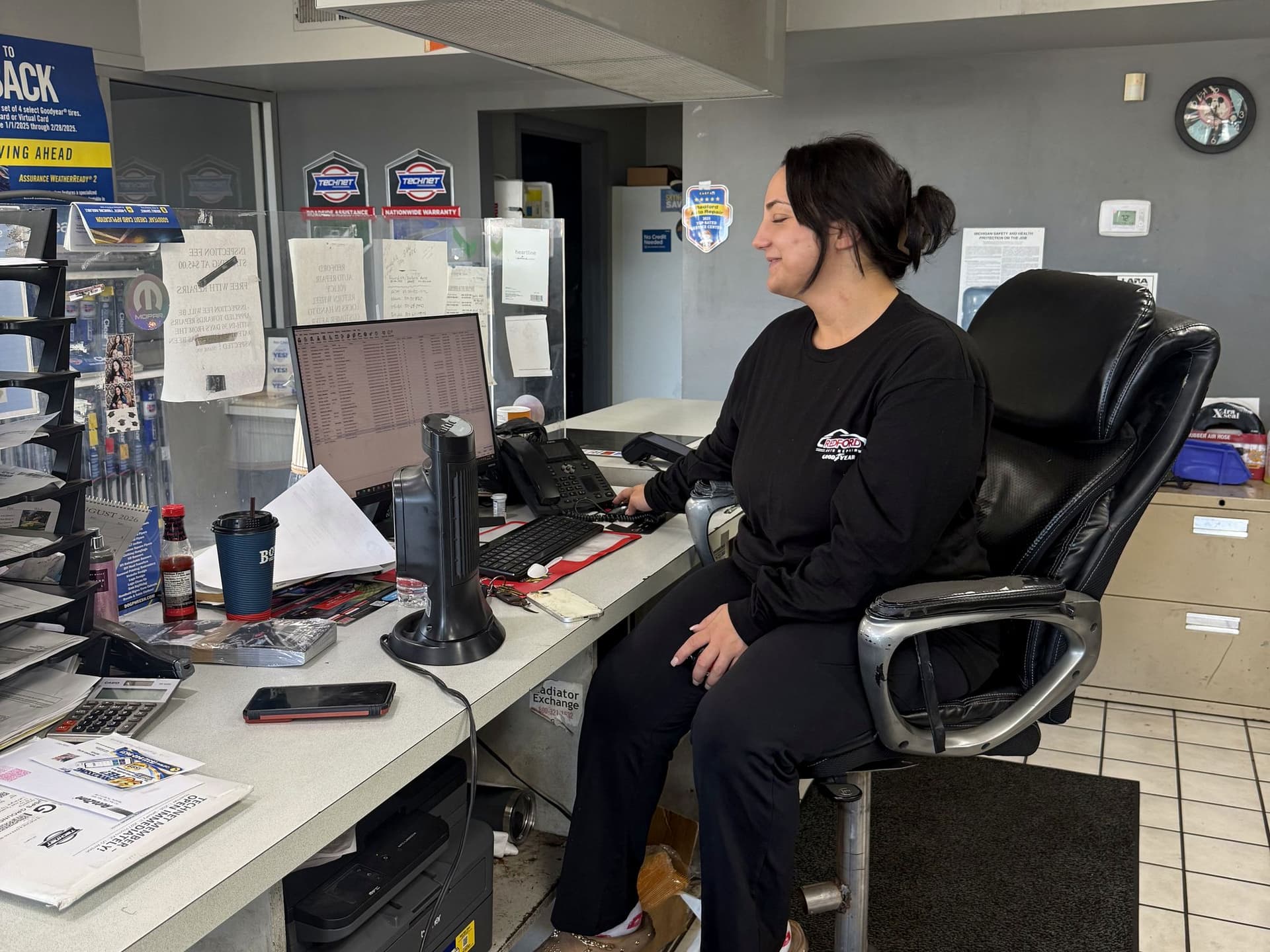 Service writer at the front desk in Westland