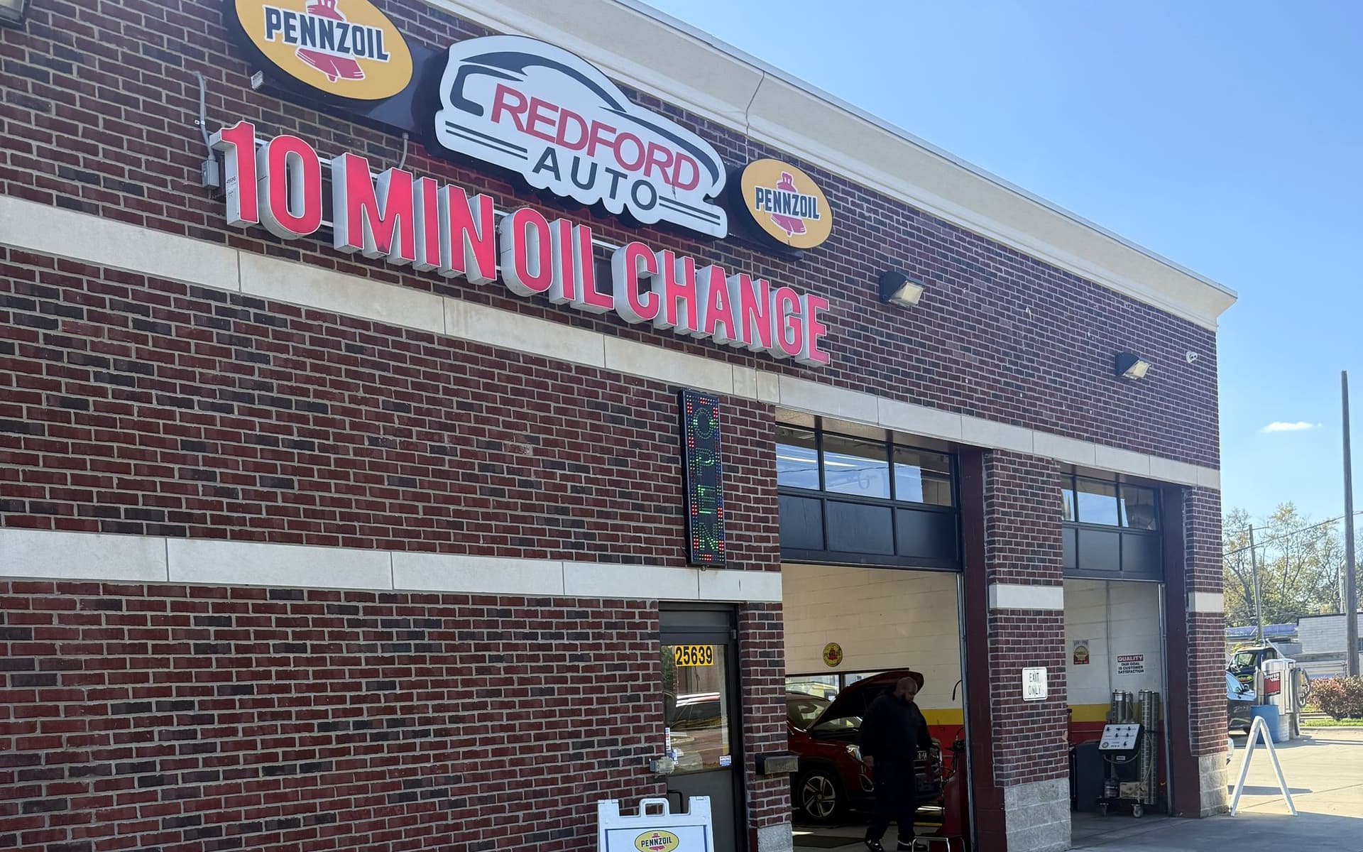 Redford Auto 10 Min Oil Change with Pennzoil on West 7 Mile in Redford